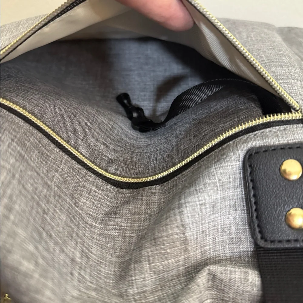 HaloVa Gray Baby insulated Bag also has strap for shoulder or crossbody - Picture 16 of 16